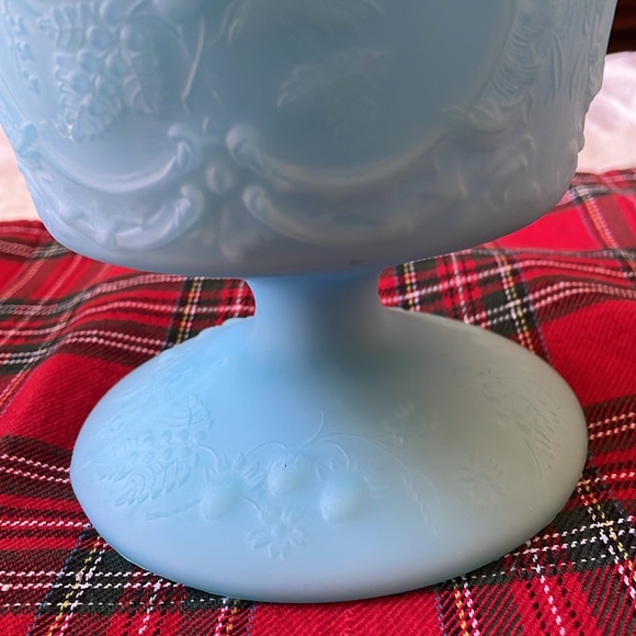 VTG Fenton blue satin glass Wild Strawberry footed with lid bowl - Picture 7 of 12